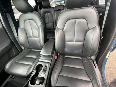 Used 2024 Volvo XC40 B5 Core AWD/4WD image 38