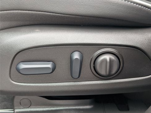 Used 2025 Buick Encore GX Avenir w/ Avenir Technology Package image 24