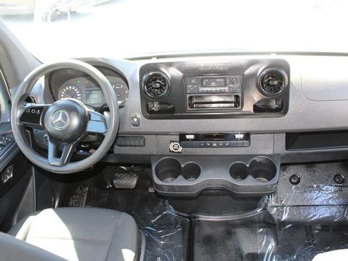 Used 2019 Mercedes-Benz Sprinter 144 image 9