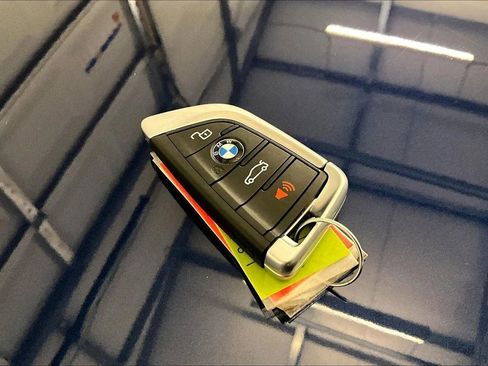 Used 2019 BMW 330i xDrive Sedan w/ Driving Assistance Package image 9