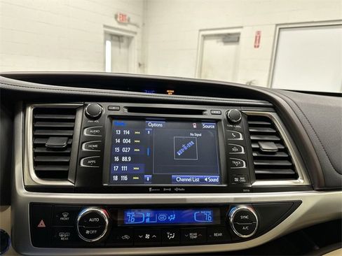 Used 2016 Toyota Highlander XLE image 38
