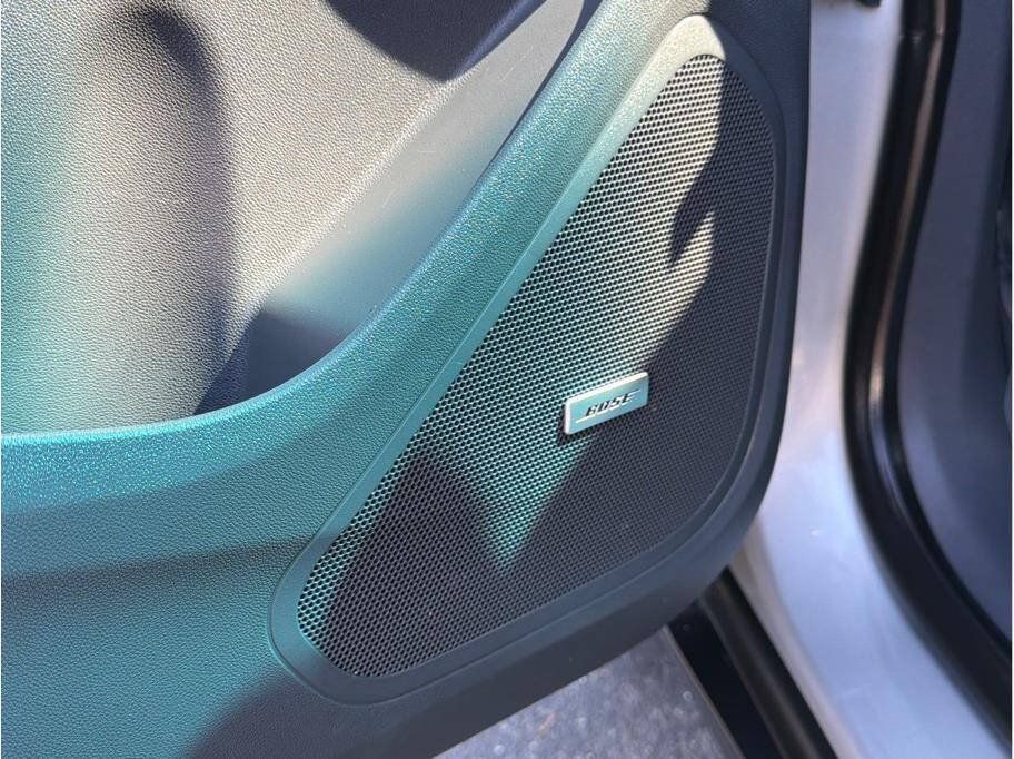 Used 2020 Chevrolet Bolt Premier w/ Infotainment Package FWD image 19