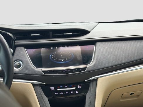 Used 2018 Cadillac XT5 FWD image 28