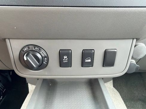 Used 2012 Nissan Frontier SV AWD/4WD image 13