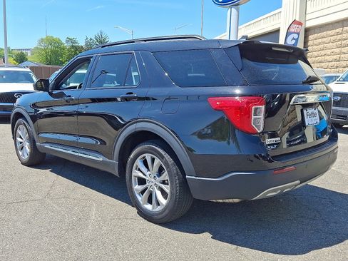 Used 2023 Ford Explorer XLT w/ Equipment Group 202A AWD/4WD image 6