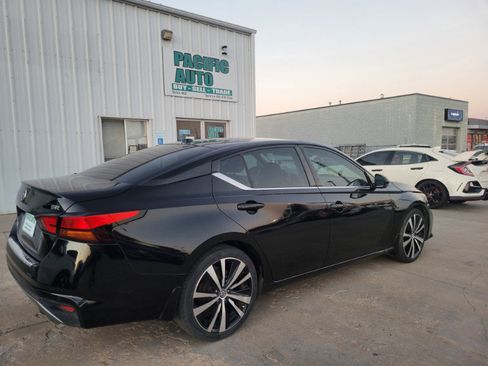 Used 2020 Nissan Altima 2.5 SR w/ Premium Package image 8