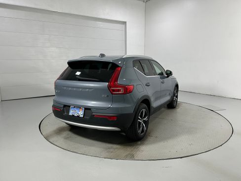 Used 2023 Volvo XC40 B5 Plus AWD/4WD image 36