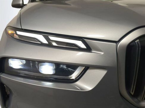 Used 2024 BMW X7 xDrive40i w/ Premium Package image 10