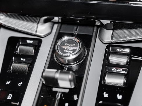 Used 2025 Aston Martin Vanquish image 31