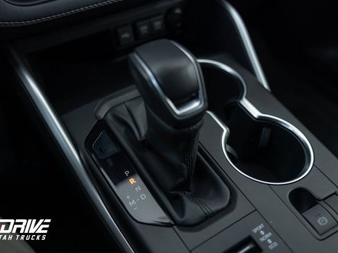 Used 2021 Toyota Highlander XLE image 37