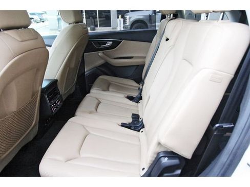 Used 2022 Audi Q7 3.0T Premium Plus w/ Premium Plus Package AWD/4WD image 12