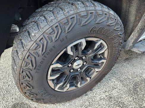 Used 2024 Chevrolet Silverado 1500 ZR2 AWD/4WD image 8