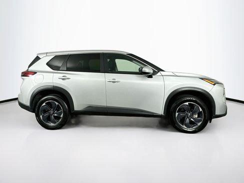 Used 2025 Nissan Rogue SV FWD image 10