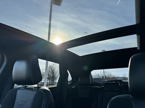 Used 2022 Ford Edge ST w/ Equipment Group 401A image 28