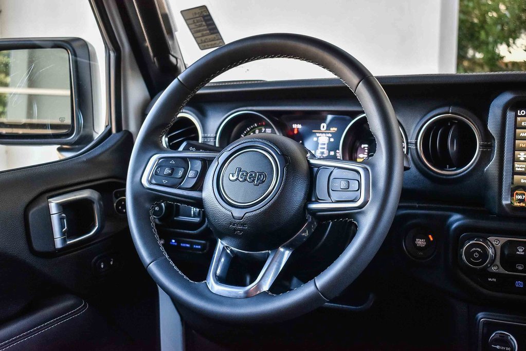 Used 2023 Jeep Wrangler Unlimited Sahara AWD/4WD image 13