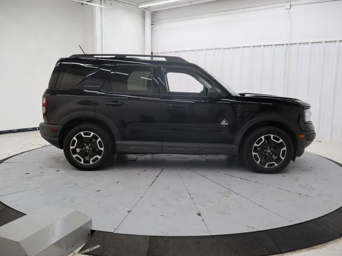 Used 2021 Ford Bronco Sport Outer Banks w/ Outer Banks Package (96D) image 2