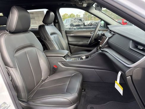 New 2026 Jeep Grand Cherokee L Limited w/ Limited Altitude Package RWD image 31