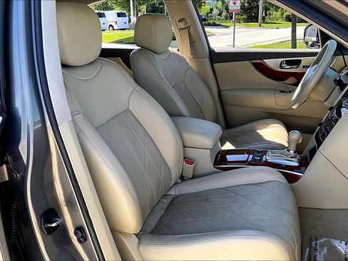 Used 2016 INFINITI QX70 AWD w/ Premium Package image 28