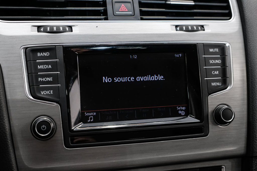 Used 2015 Volkswagen Golf S FWD image 26