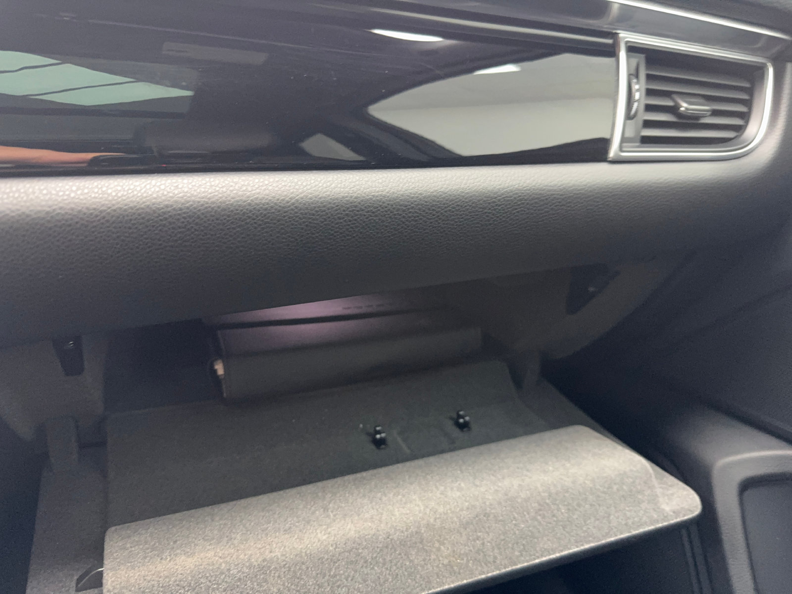 Used 2018 Porsche Macan Sport Edition AWD/4WD image 32