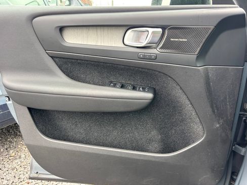 Used 2023 Volvo XC40 B4 Ultimate FWD image 10