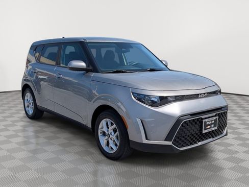 Used 2024 Kia Soul S FWD image 7