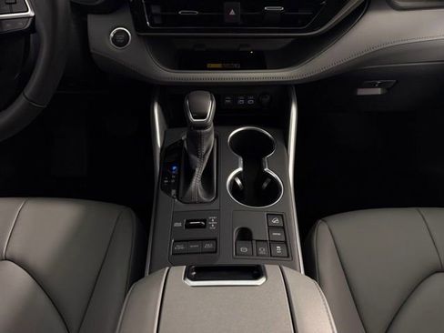 Used 2026 Toyota Highlander XLE image 24