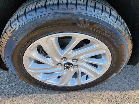 Used 2021 Lincoln Corsair AWD image 9