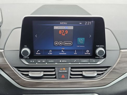 Used 2025 Nissan Altima 2.5 SV FWD image 25