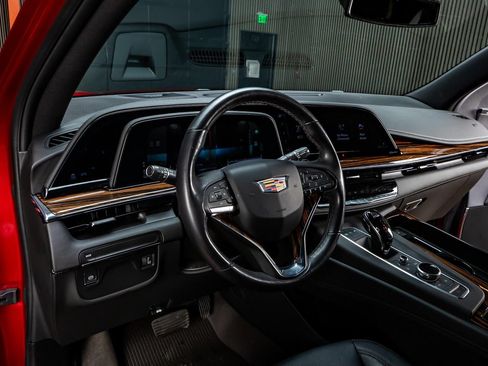 Used 2023 Cadillac Escalade Luxury RWD image 6