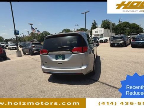 Used 2020 Chrysler Pacifica Touring FWD image 7