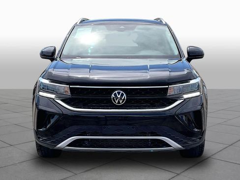 Used 2023 Volkswagen Taos SE FWD image 4