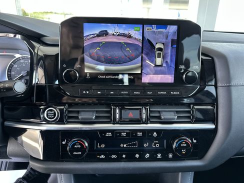 Used 2023 Nissan Pathfinder SL AWD/4WD image 15