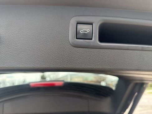 Used 2025 Toyota Highlander Platinum image 56