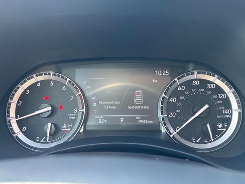 Used 2022 Toyota Highlander XLE image 12