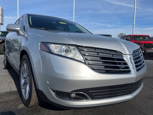 Used 2019 Lincoln MKT AWD image 47