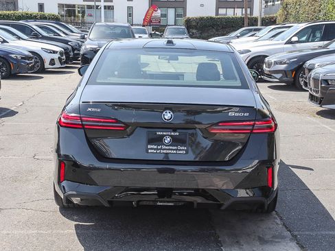 New 2026 BMW 550e xDrive image 9