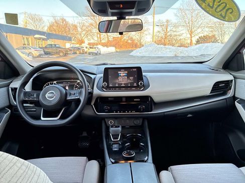 Certified 2021 Nissan Rogue SV image 17