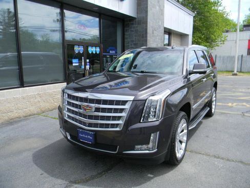 Used 2017 Cadillac Escalade Premium Luxury AWD/4WD image 4