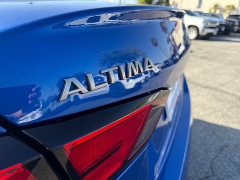 Used 2025 Nissan Altima 2.5 SV FWD image 29