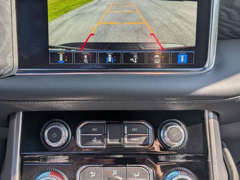 Used 2022 GMC Yukon Denali AWD/4WD image 19