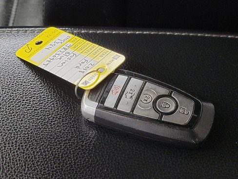 Used 2018 Ford Fusion SE w/ Fusion SE Technology Package image 27