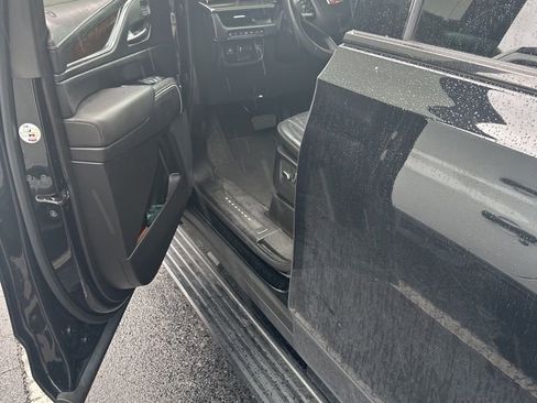 Used 2023 Cadillac Escalade Sport Platinum w/ LPO, ONYX Package image 10