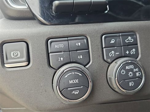 Used 2024 Chevrolet Silverado 1500 High Country w/ Technology Package image 26