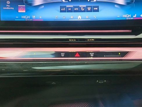 Used 2025 BMW 540i xDrive image 53