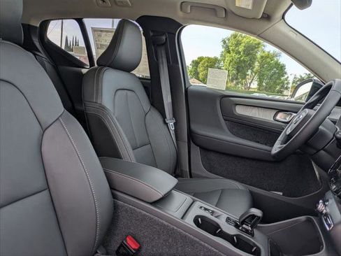 New 2026 Volvo XC40 B5 Core w/ Climate Package AWD/4WD image 14
