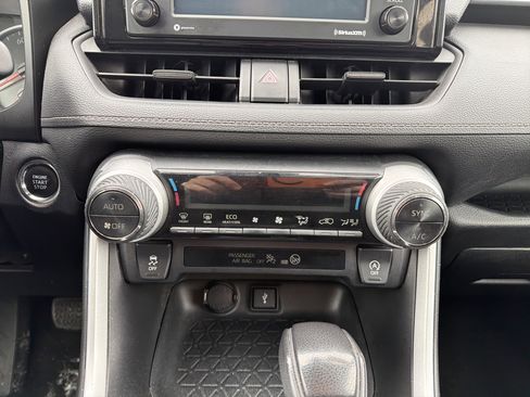 Certified 2020 Toyota RAV4 XLE image 21