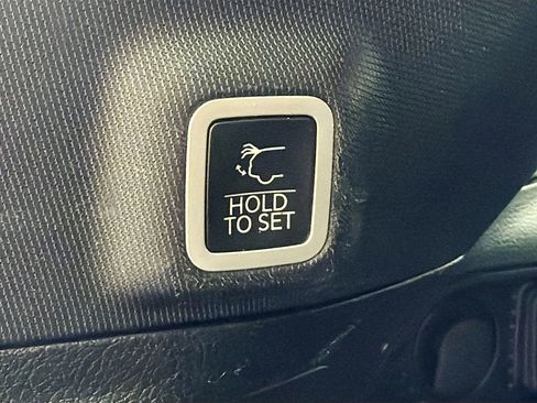 Used 2024 Jeep Grand Cherokee Limited image 14