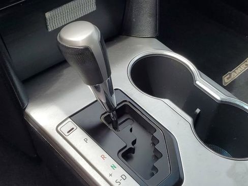 Used 2014 Toyota Camry SE FWD image 21
