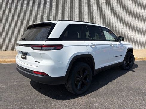 Used 2023 Jeep Grand Cherokee Limited w/ Luxury Tech Group II AWD/4WD image 6